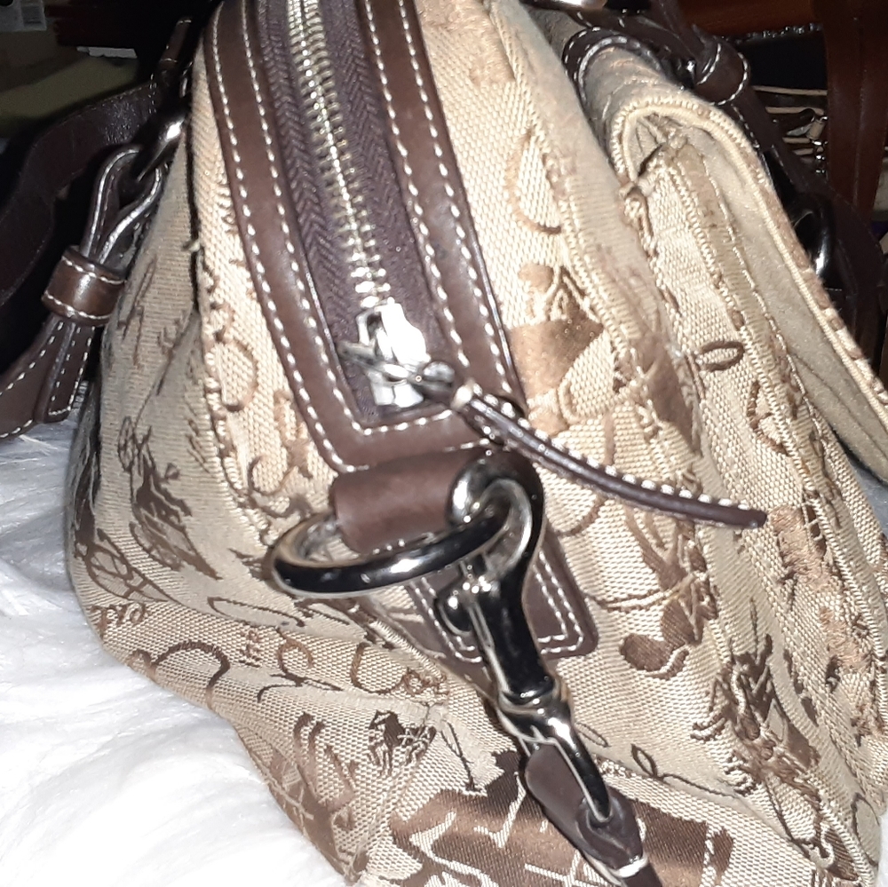 Coach - Picture 3 of 6